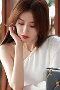 未婚夫和女兄弟在酒吧领证，我摇骰子让他们倾家荡产无删减全文