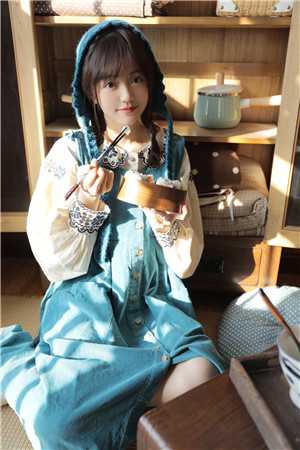 老婆横停两个车位后，她死了无删版