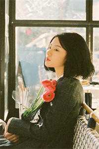 我与皇叔恩爱着呢，太子你装什么情深全篇