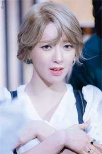 婆婆嫌我工作不正经，我砸五千万让她儿子入赘的小说