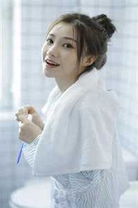 梨枝空映月，不见旧人归知乎