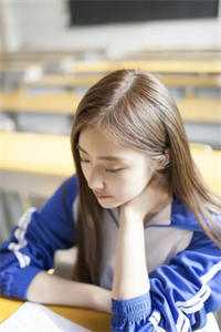 四年后重逢，被冷情前任掐腰热吻无删减全文