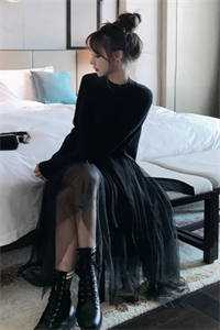 锦书三十载，不抵枕边云列表